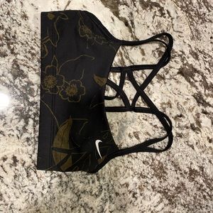 NIKE cross cross sports bra.